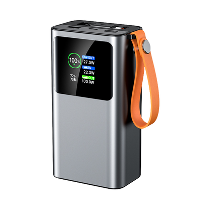 Nomad — Baterie externă 27.000mAh · 165W · Cablu retractabil 70cm USB-C · 3 porturi · Aluminiu